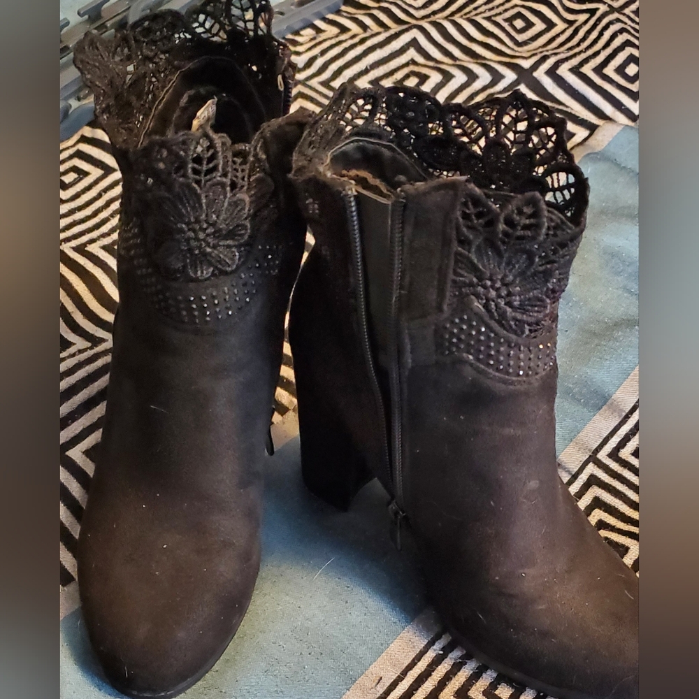Elegant Black Lace Ankle Boots
